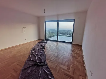 Quality built house with panoramic views in Sutomore